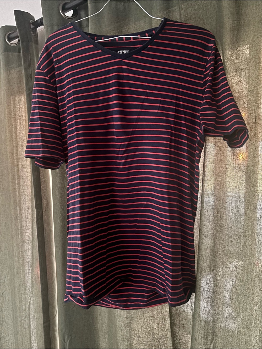 Le 31 Simmons Men's Navy & Red Striped V-Neck Shirt size Small